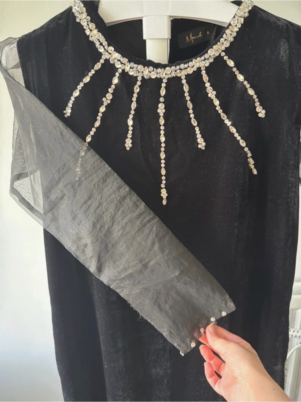 New Pakistani Indian velvet black shirt it’s very beautiful brand lulusar - Picture 3 of 4